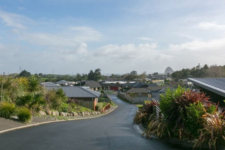Photo of property in 3f Honeyfield Drive, Whalers Gate, New Plymouth, 4310