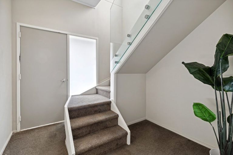 Photo of property in 1/15 Valdese Rise, Browns Bay, Auckland, 0630