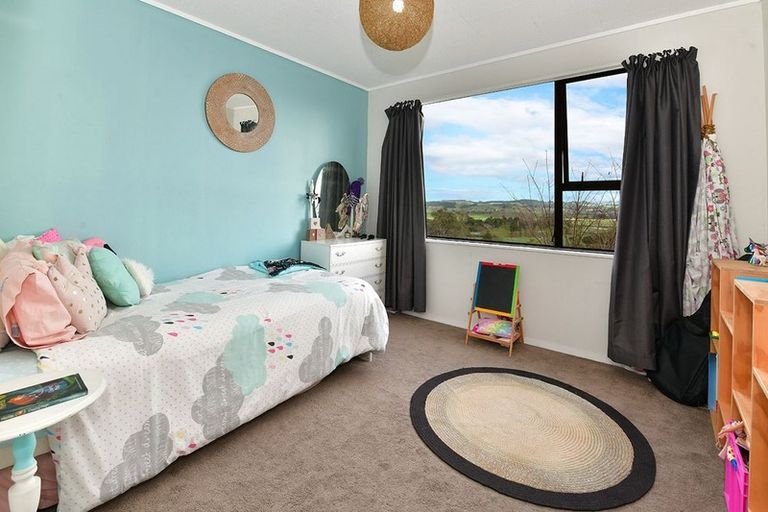 Photo of property in 22 Hand Road, Helensville, 0800