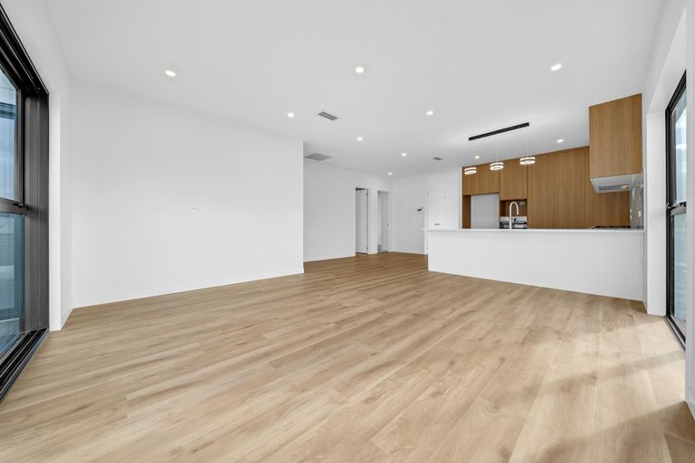 Photo of property in 28 Korowhiti Road, Clarks Beach, 2122