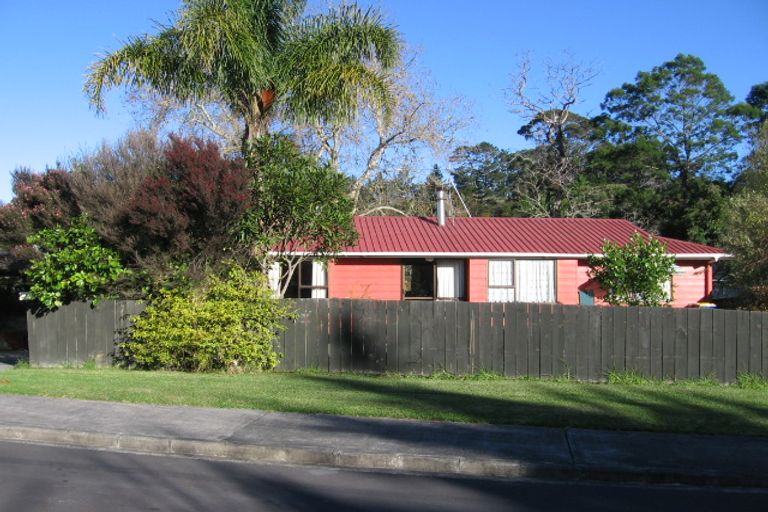 Photo of property in 1 Patsy O'hara Place, Swanson, Auckland, 0612