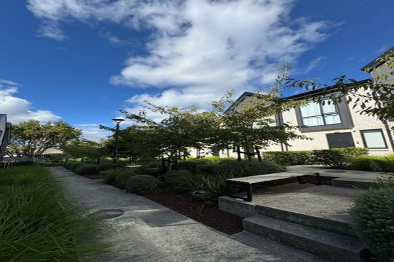 Photo of property in 30 Wharara Lane, Massey, Auckland, 0614