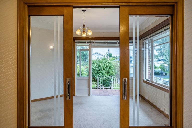 Photo of property in 8 Atarangi Road, Greenlane, Auckland, 1051