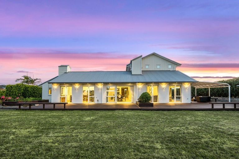 Photo of property in 28 Clifton Road, Whitford, Howick, 2571