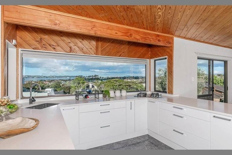 Photo of property in 3 Farr Road, West Harbour, Auckland, 0618