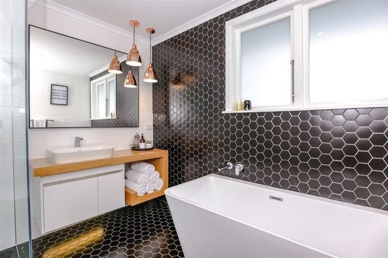 Photo of property in 43 Coniston Avenue, Te Atatu South, Auckland, 0610