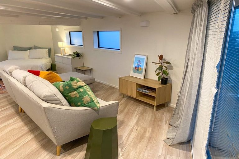 Photo of property in 43 Harbour View Road, Northland, Wellington, 6012