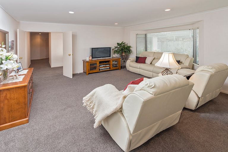 Photo of property in 20 Moyrus Crescent, East Tamaki Heights, Auckland, 2016