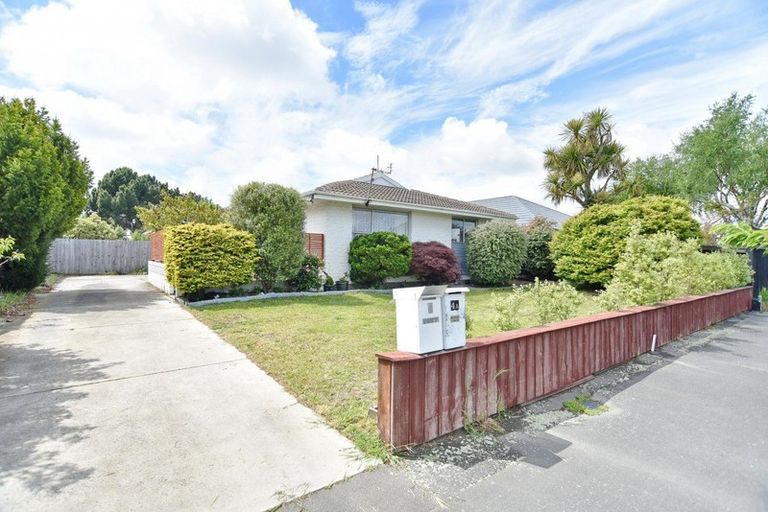 Photo of property in 2/4 Valecrest Avenue, Parklands, Christchurch, 8083
