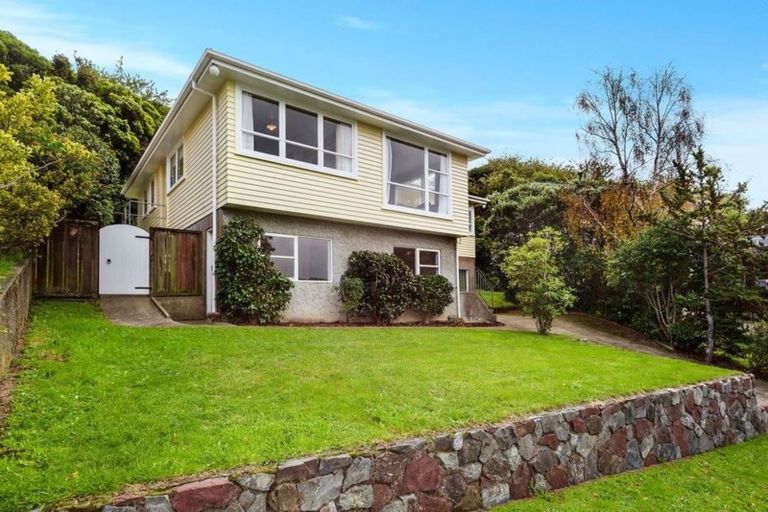 Photo of property in 10 Rembrandt Avenue, Tawa, Wellington, 5028