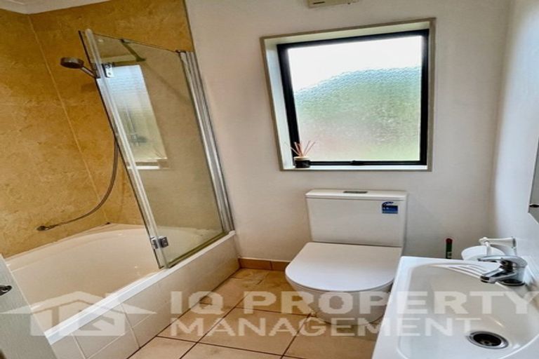 Photo of property in 35 Peninsula Road, Mangere, Auckland, 2022