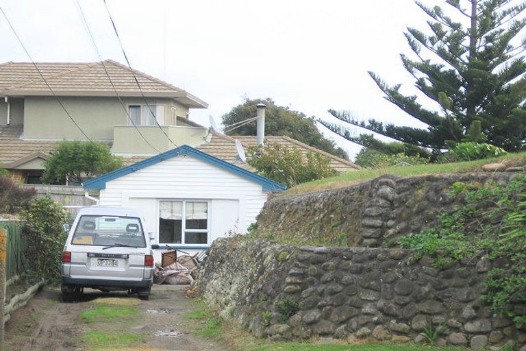 Photo of property in 8 Mahana Road, Paraparaumu Beach, Paraparaumu, 5032