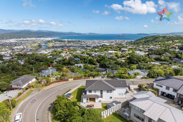 Photo of property in 2 Poto Road, Normandale, Lower Hutt, 5010