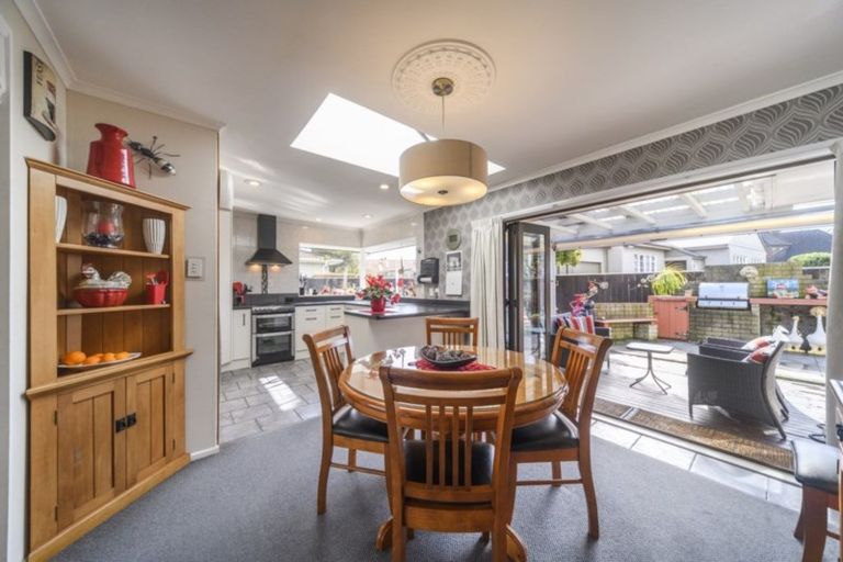 Photo of property in 12a Fraser Court, Roslyn, Palmerston North, 4414