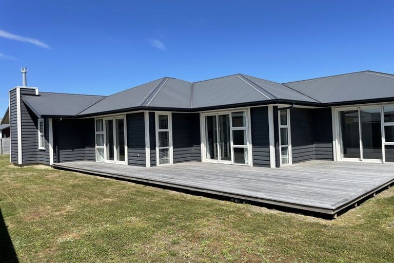 Photo of property in 89 Johnstone Drive, Fitzherbert, Palmerston North, 4410