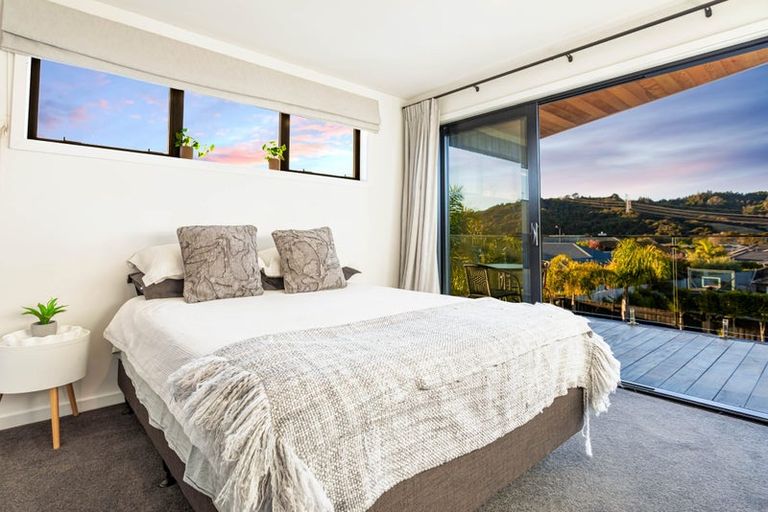 Photo of property in 8 Korako Drive, Kumeu, 0810