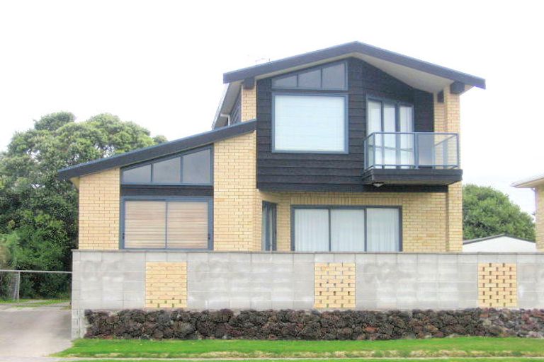Photo of property in 200 Marine Parade, Mount Maunganui, 3116