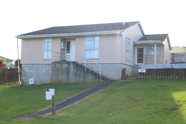 Photo of property in 2 Archboyd Avenue, Mangere East, Auckland, 2024