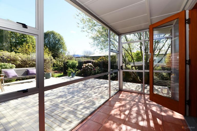 Photo of property in 15 Oxford Street, Waimate, 7924