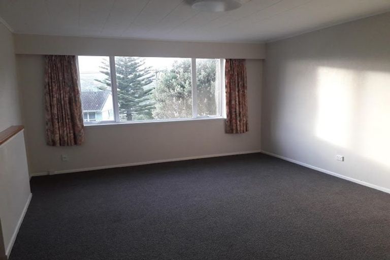 Photo of property in 35 Franklyn Road, Tawa, Wellington, 5028