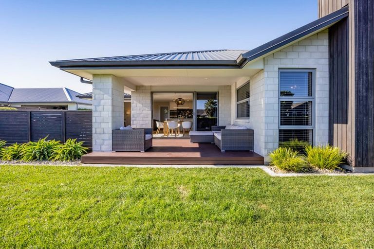 Photo of property in 52 Links Drive, Waiwhakaiho, New Plymouth, 4312