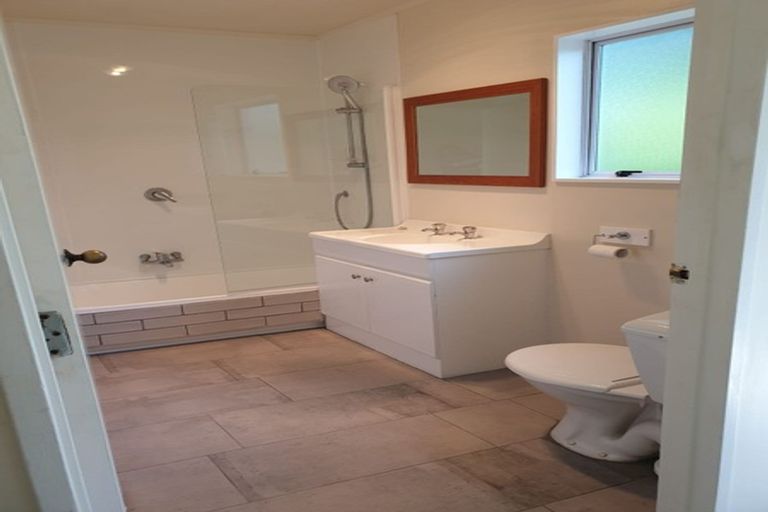 Photo of property in 218 Wade River Road, Wade Heads, Whangaparaoa, 0932