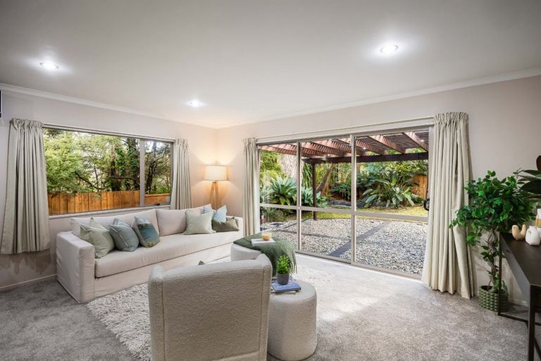 Photo of property in 27 Mckinley Road, Sunnyvale, Auckland, 0612