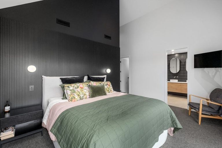 Photo of property in 23 Otakau Road, Milford, Auckland, 0620