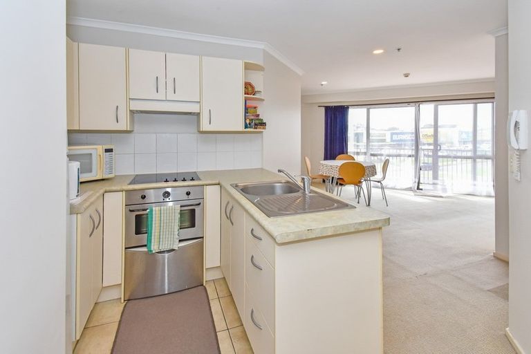 Photo of property in The Rennaissance, 2g/18 Ronwood Avenue, Manukau, Auckland, 2104