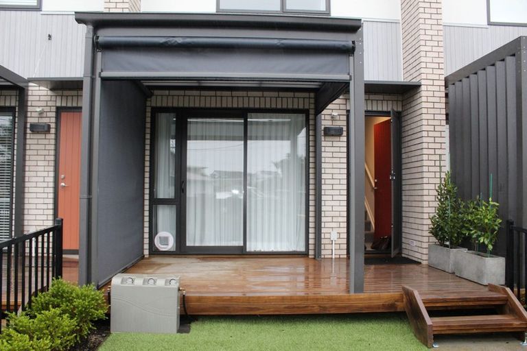 Photo of property in 24a Titoki Street, Te Atatu Peninsula, Auckland, 0610