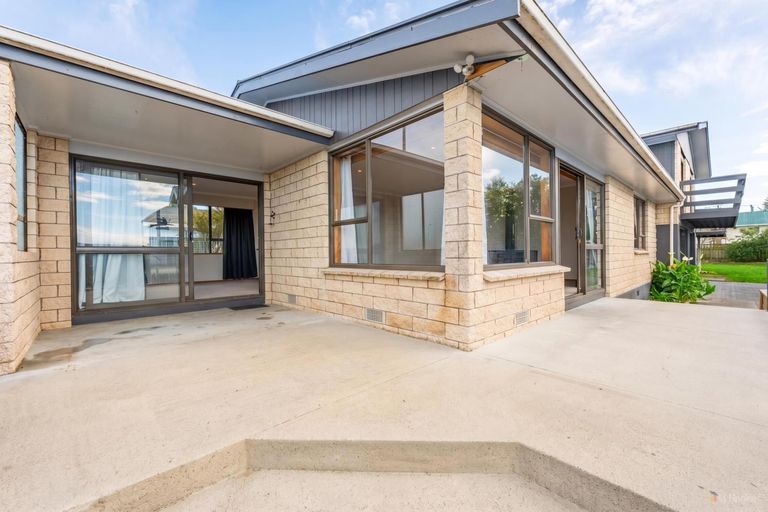 Photo of property in 12 Timaru Road, Waimate, 7924