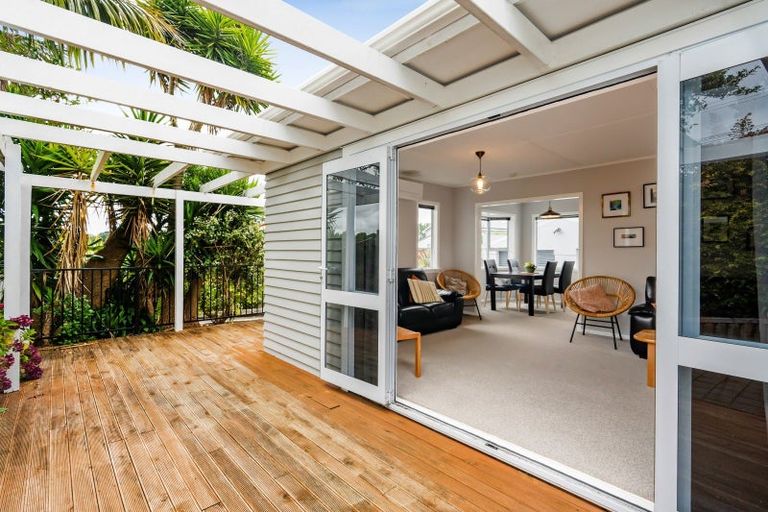 Photo of property in 66 Huatoki Street, Vogeltown, New Plymouth, 4310