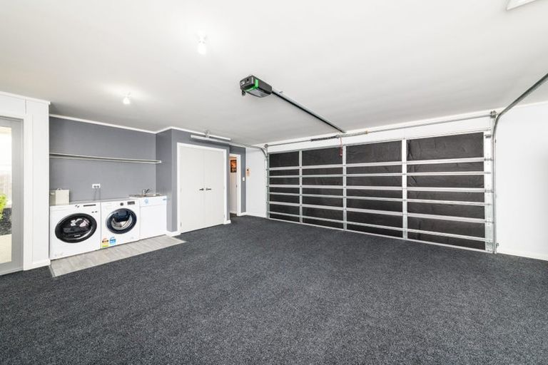 Photo of property in 5 Stratford Court, Fitzherbert, Palmerston North, 4410