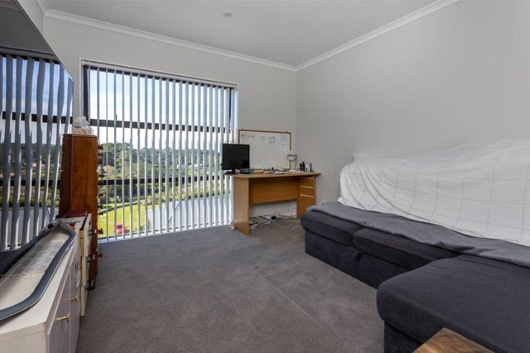 Photo of property in 23 William Calvert Drive, Swanson, Auckland, 0614