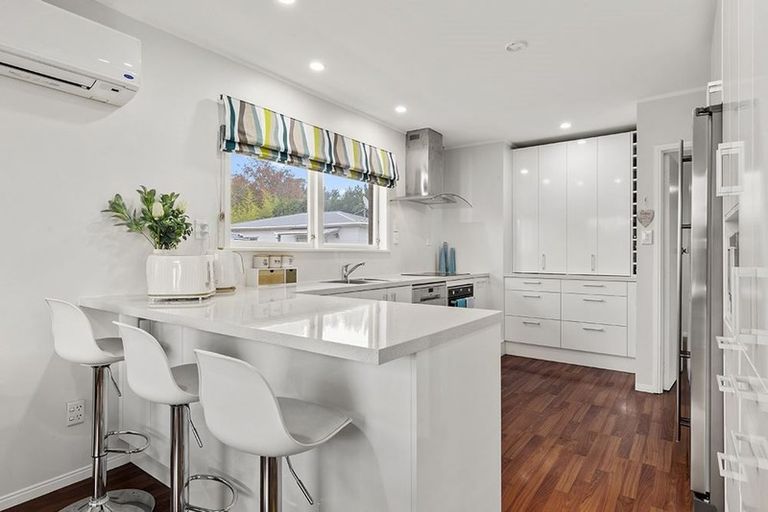 Photo of property in 29 Pooley Street, Pakuranga Heights, Auckland, 2010