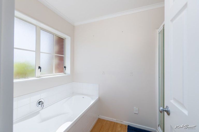 Photo of property in 5 Grace Nicholls Grove, Riverstone Terraces, Upper Hutt, 5018