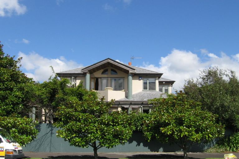 Photo of property in 1/73 Stanley Point Road, Stanley Point, Auckland, 0624