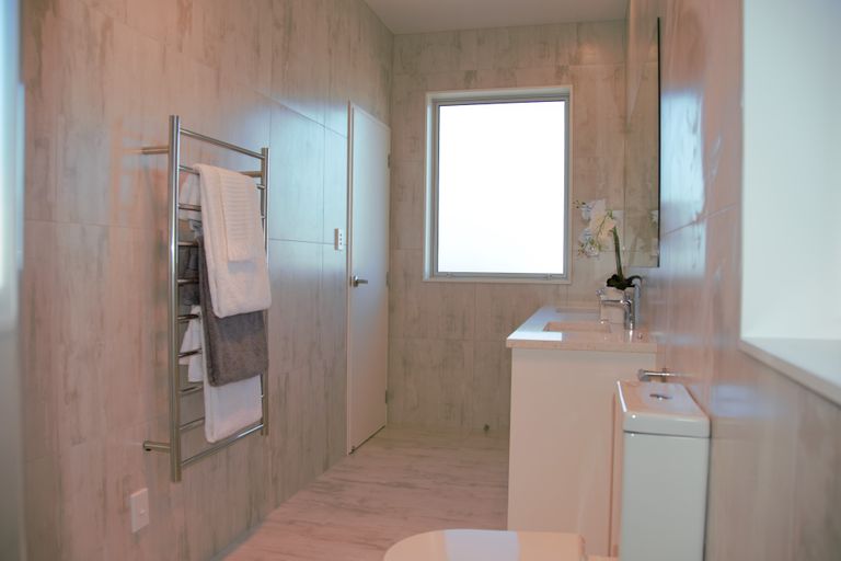 Photo of property in 98 Godfrey Drive, Orewa, 0931