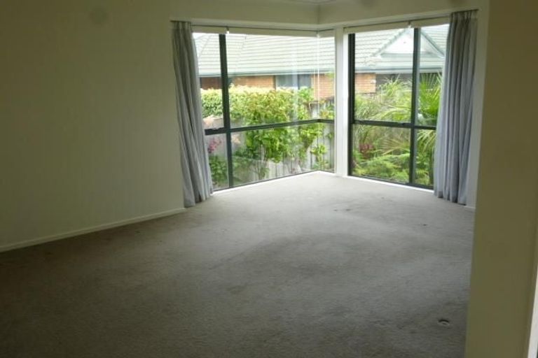 Photo of property in 3/57 Whitford Road, Botany Downs, Auckland, 2014