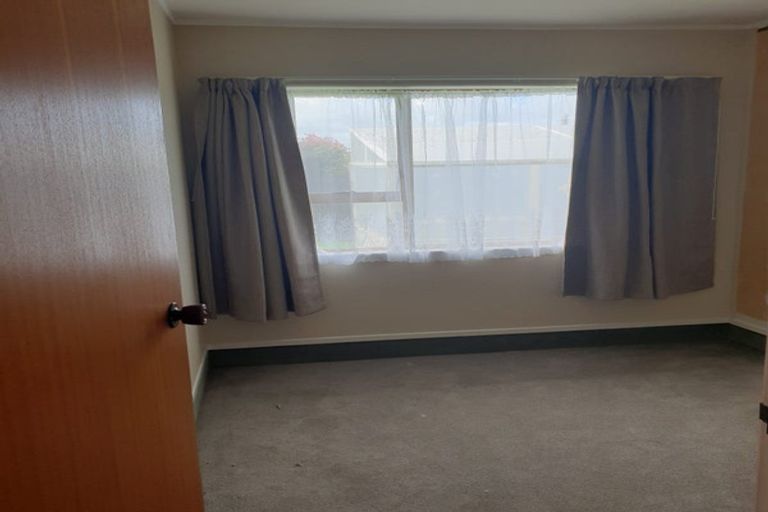 Photo of property in 17a Edgewater Parade, Waiuku, 2123