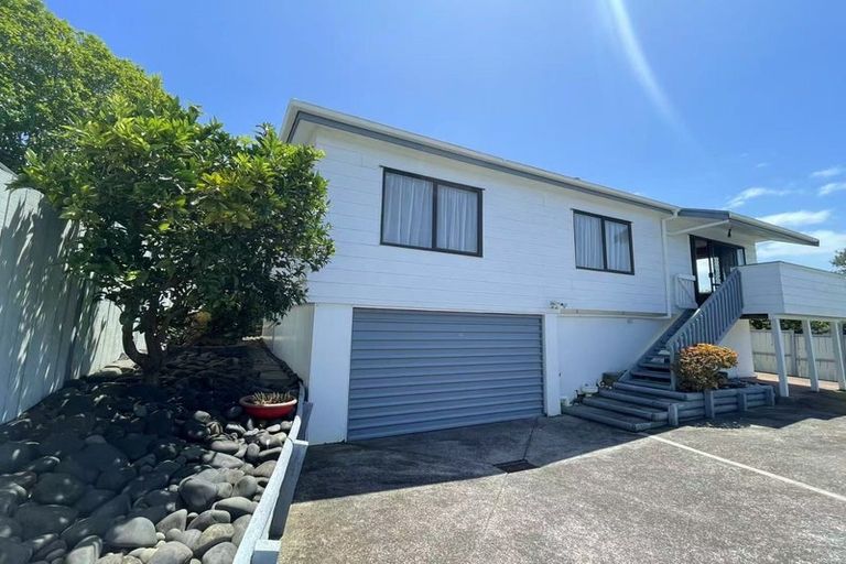 Photo of property in 2/10 Sirius Place, Botany Downs, Auckland, 2010