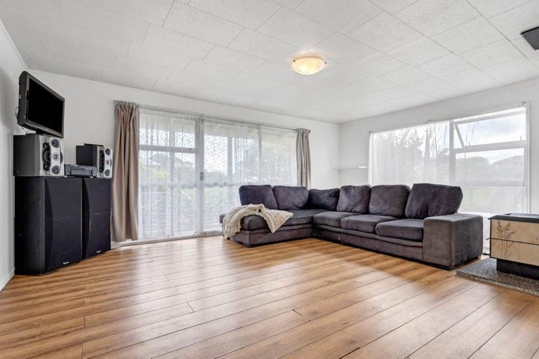 Photo of property in 13 Fernleigh Avenue, Waiuku, 2123