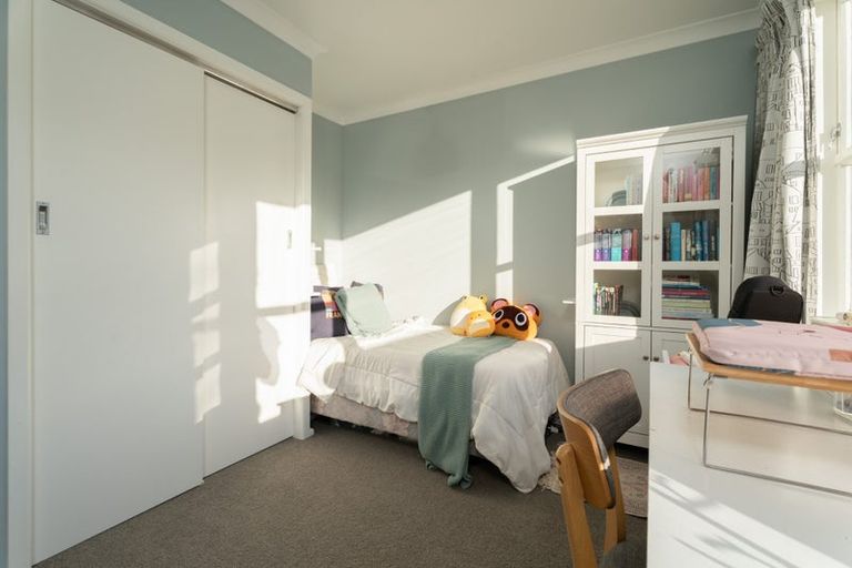 Photo of property in 2 Fitzwilliam Terrace, Tawa, Wellington, 5028