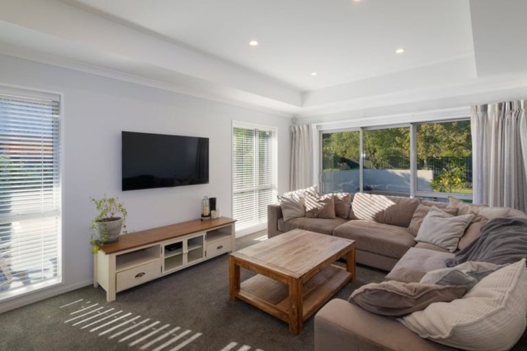 Photo of property in 16 Flaxgrove Place, Parklands, Christchurch, 8083