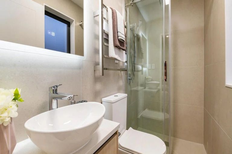 Photo of property in 2/114 Saddleback Rise, Murrays Bay, Auckland, 0630