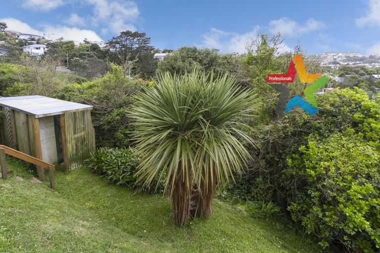 Photo of property in 18 Salford Street, Newlands, Wellington, 6037