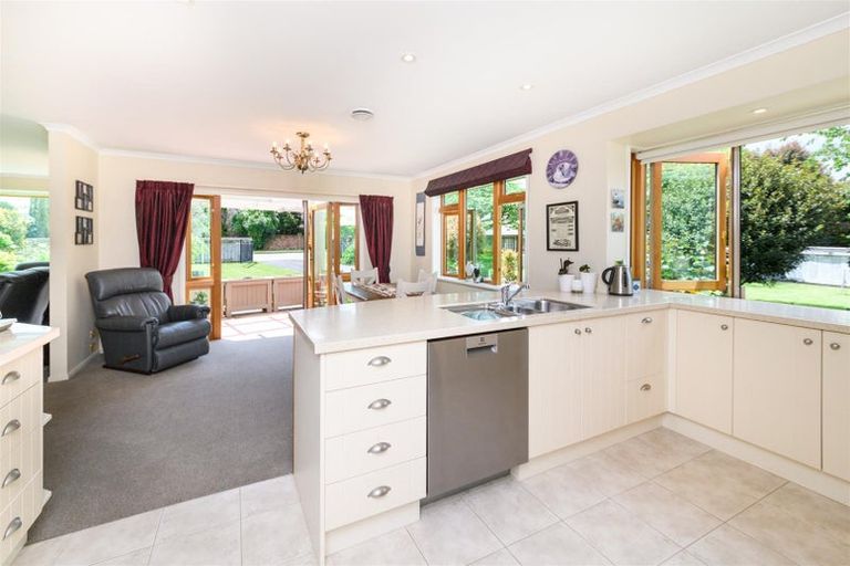 Photo of property in 11 Wanganui Road, Marton, 4710