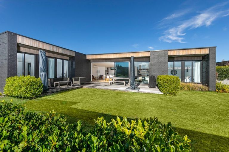 Photo of property in 28 Stackbrae Avenue, Wanaka, 9305