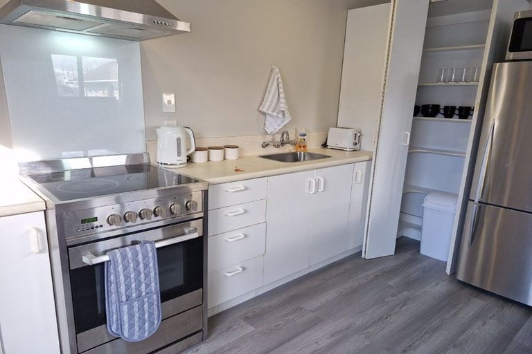 Photo of property in 9 Mckellar Place, Hornby, Christchurch, 8042