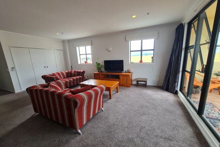 Photo of property in Maddison Apartments, 2/6e Queen Street, Palmerston North, 4410